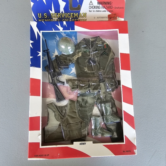 US Serviceman Memorial Collection Vietnam War era Vintage NIB Army Outfits 👀 - Picture 5 of 5